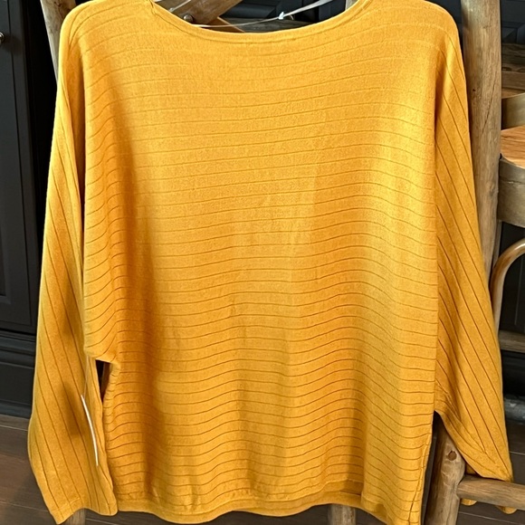 Sweater - Picture 2 of 5